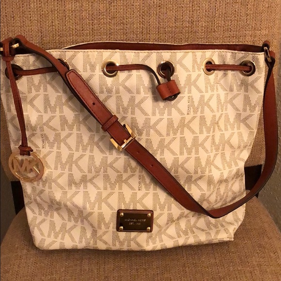 Michael Kors Handbags - 🖤SALE MK handbag